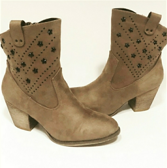 Stars & Studs Cowgirl Ankle boots - Picture 4 of 10